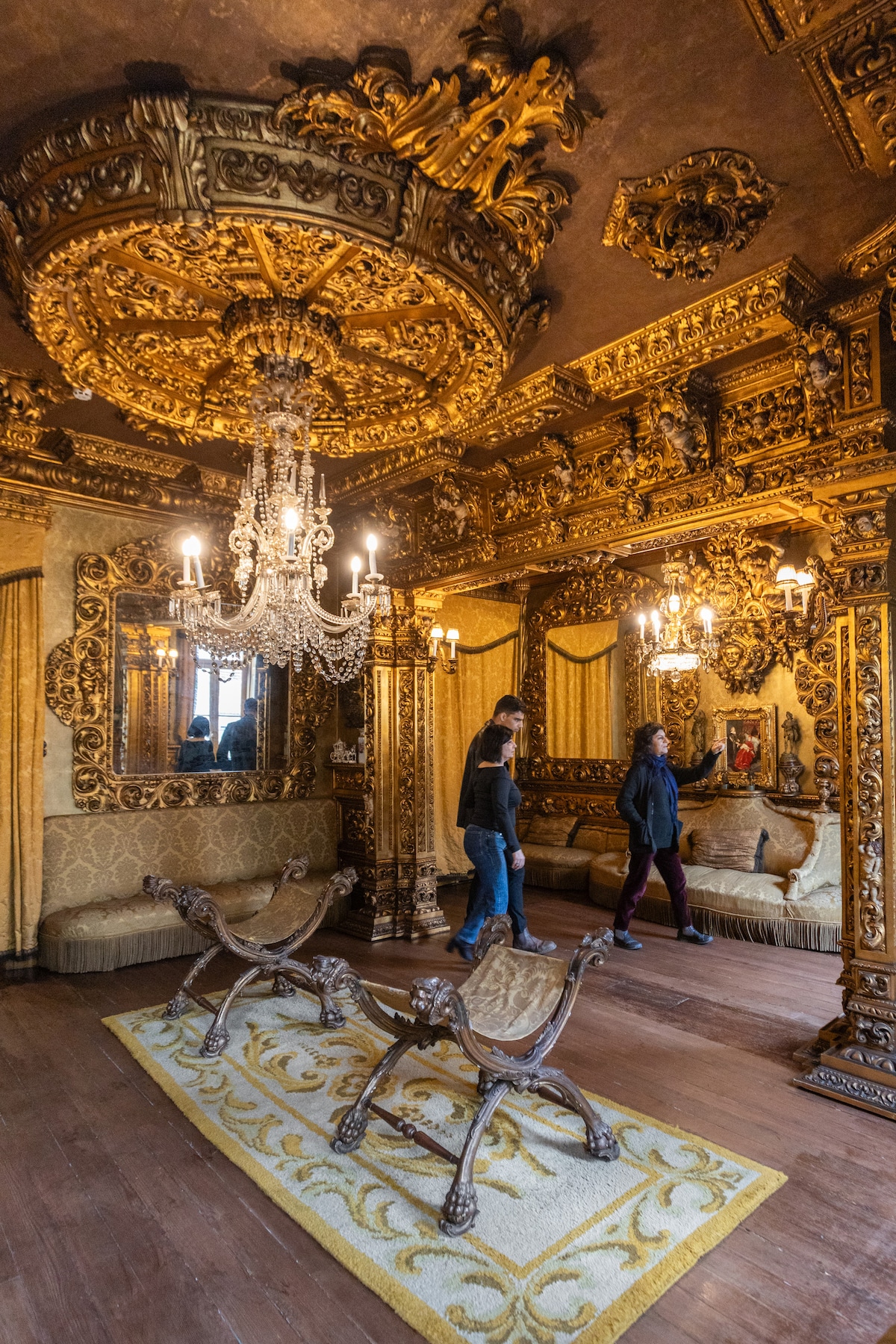 Uncover a secret museum in Porto