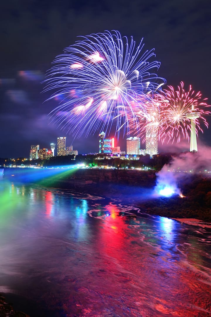 Night On Niagara Airbnb