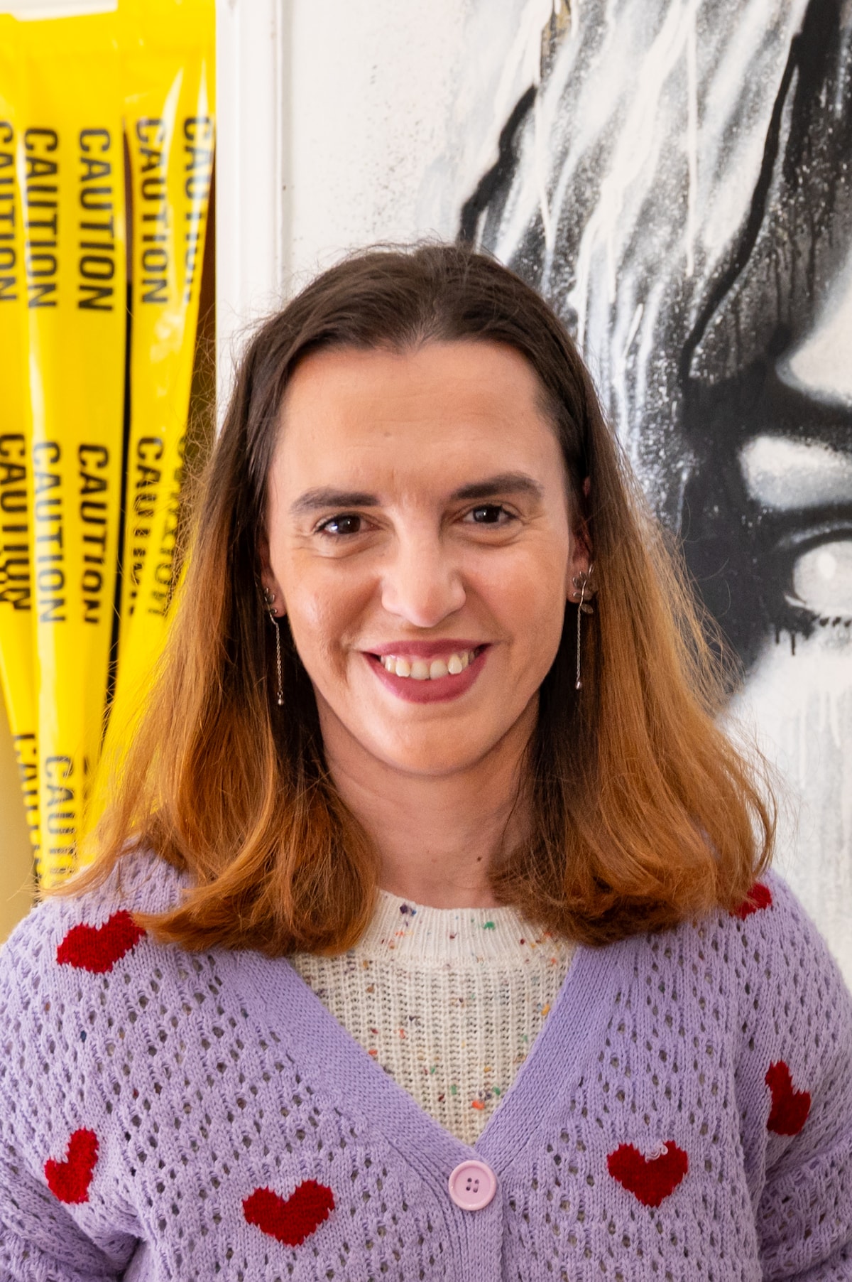 Izsmidziniet un radiet: grafiti Atēnās kopā ar mākslinieku