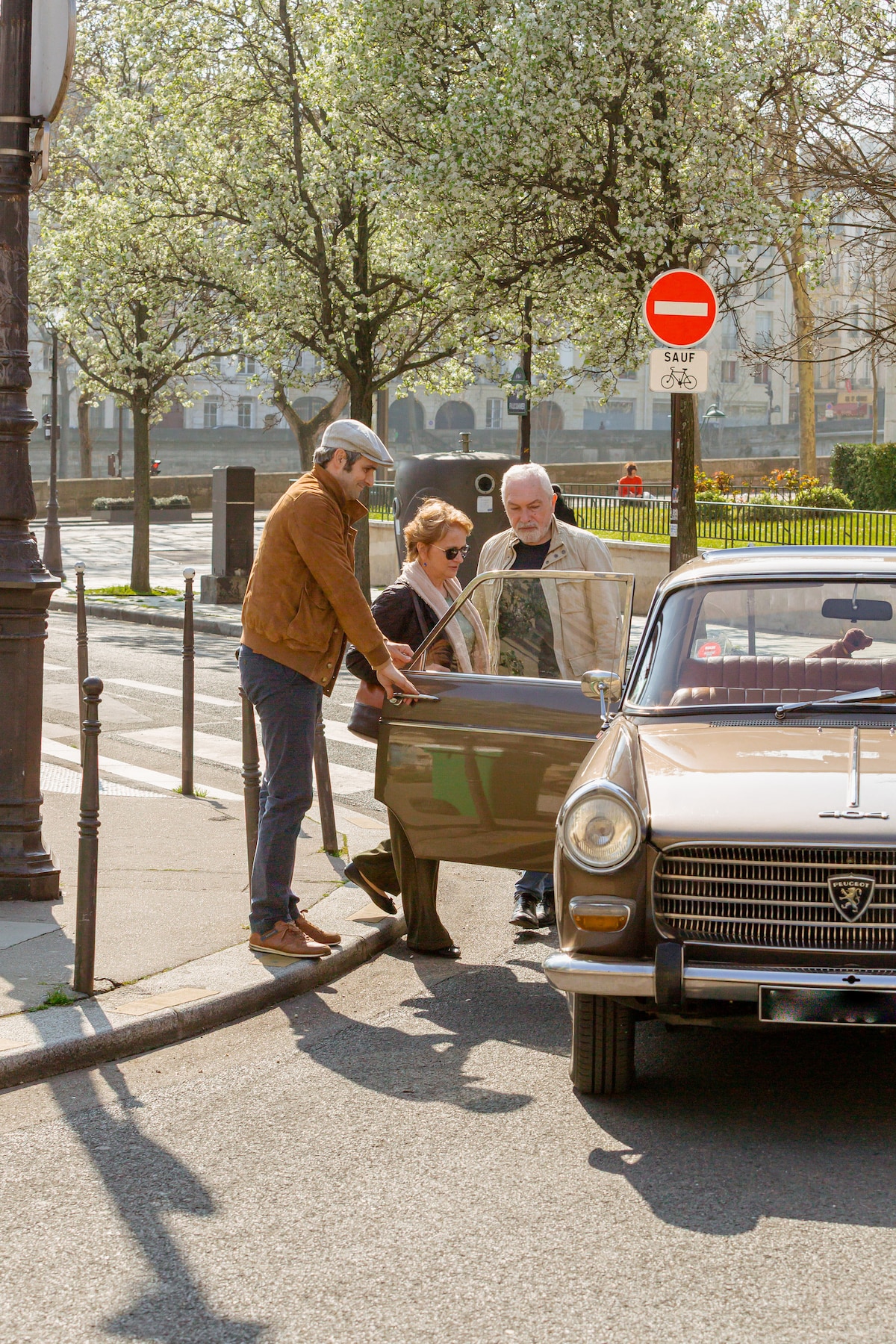 Discover the unusual side of Paris in a Peugeot 404