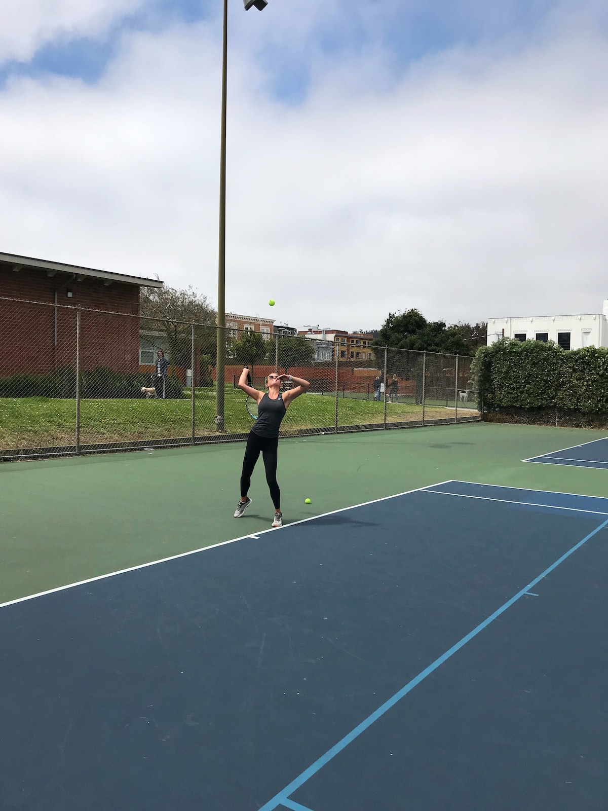 how to play tennis