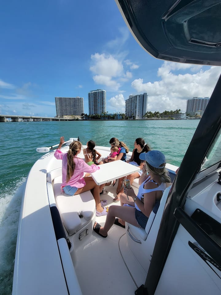 Boat ride in Miami | 5-Star Authentic Experiences