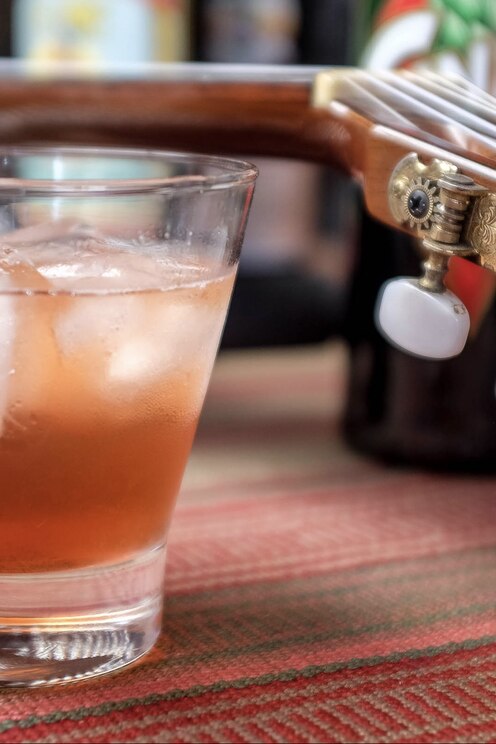 Show full-screen, host-provided image