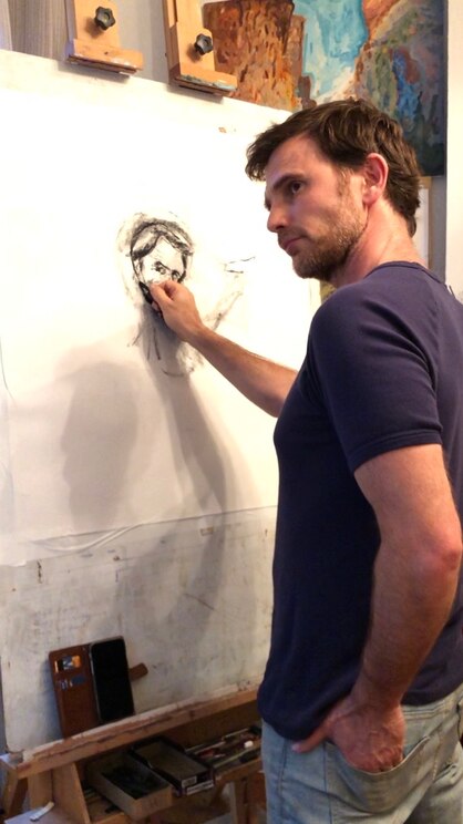 Show full-screen, host-provided image