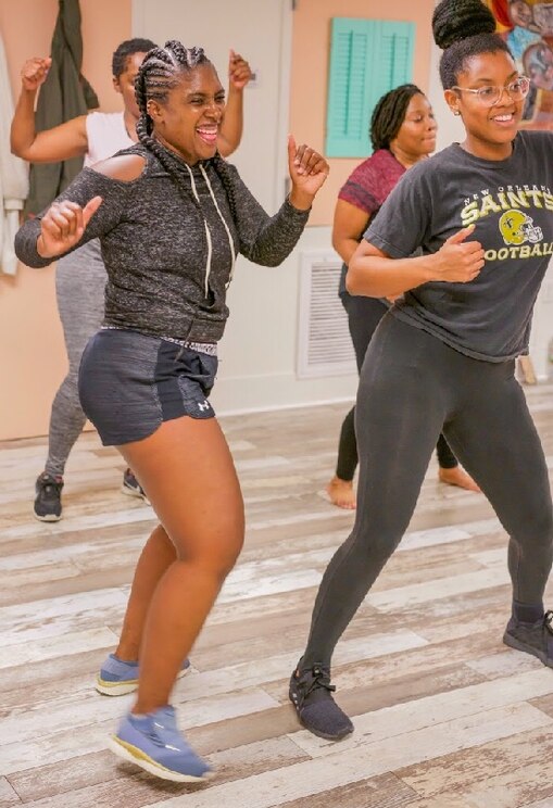 Show full-screen, host-provided image