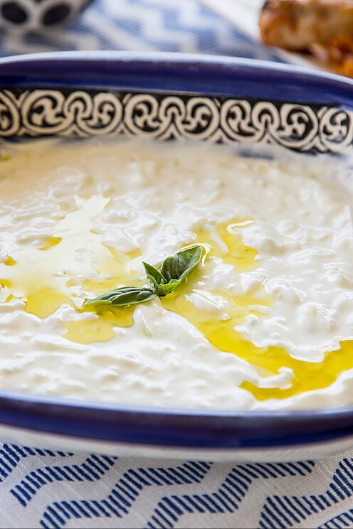 Show full-screen, host-provided image