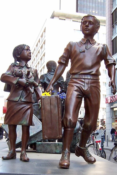 Show full-screen, host-provided image