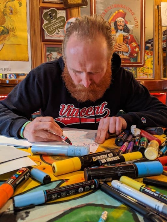 Show full-screen, host-provided image