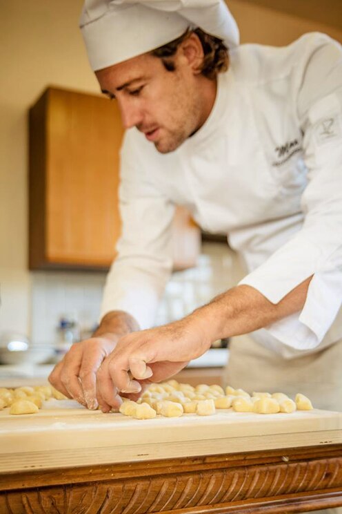 Show full-screen, host-provided image