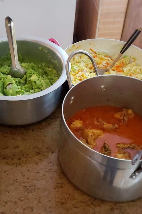 Show full-screen, host-provided image