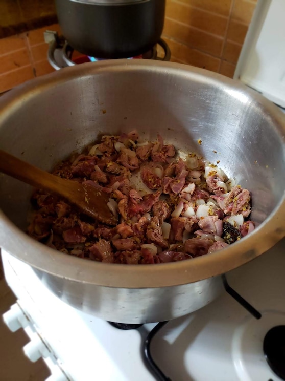 Show full-screen, host-provided image