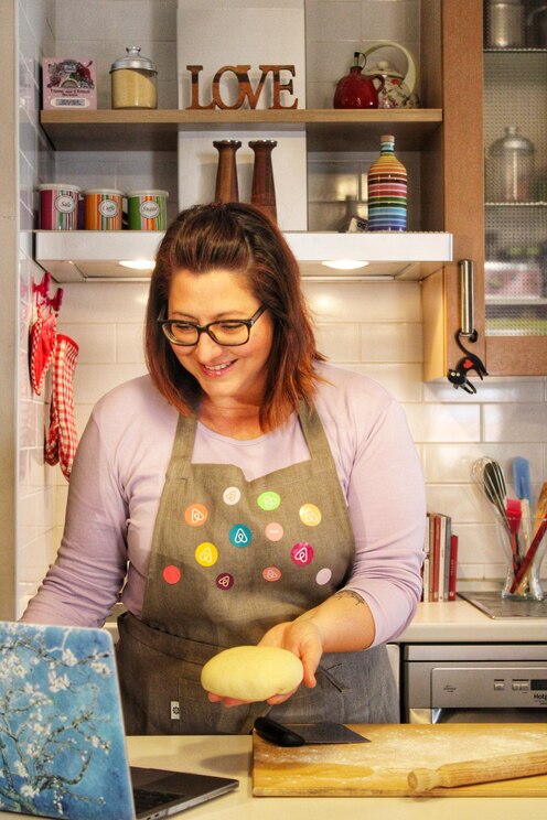 Show full-screen, host-provided image