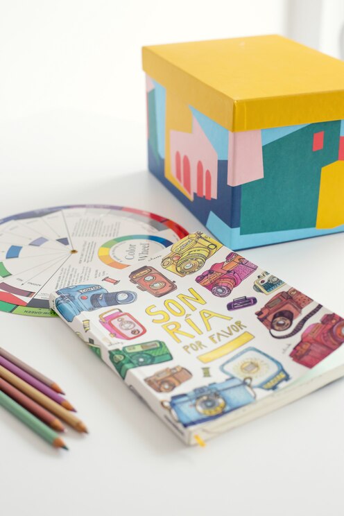 Show full-screen, host-provided image