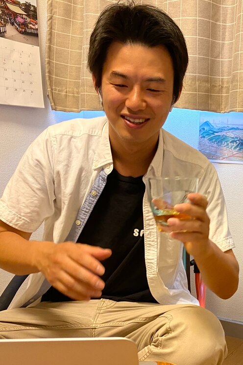 Show full-screen, host-provided image