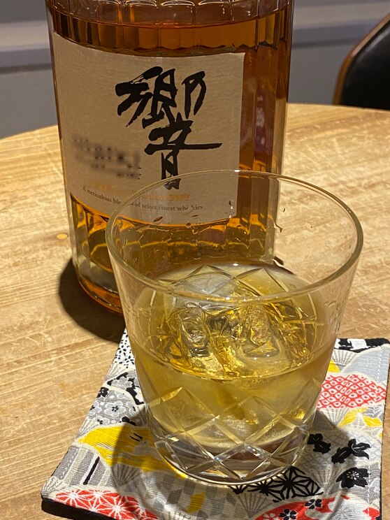 Show full-screen, host-provided image