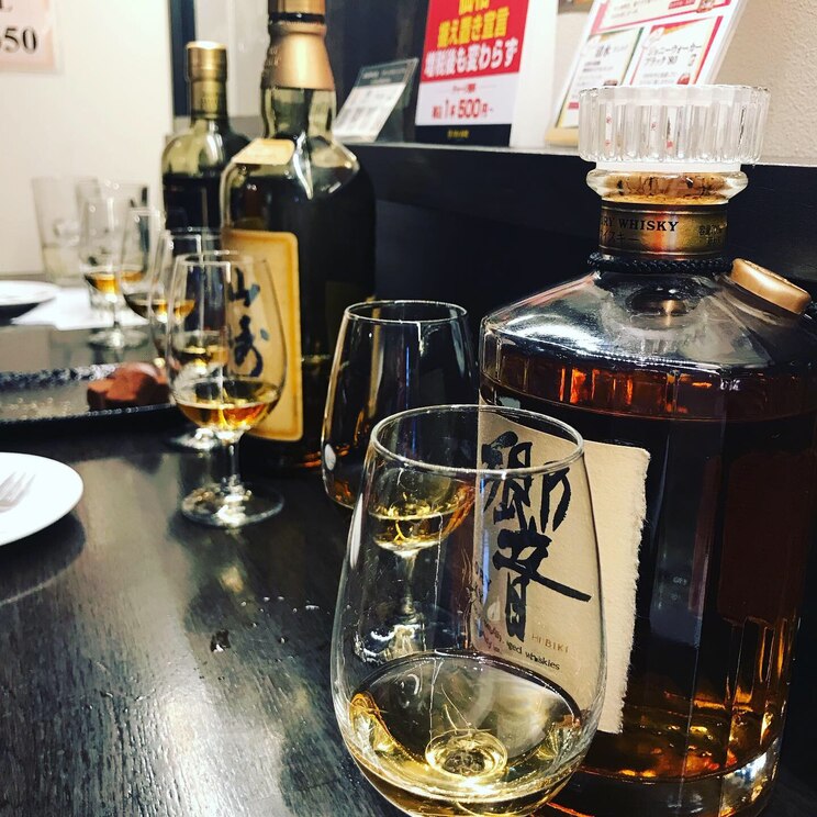 Show full-screen, host-provided image