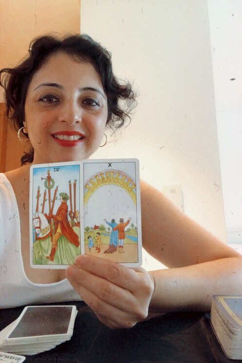 Show full-screen, host-provided image