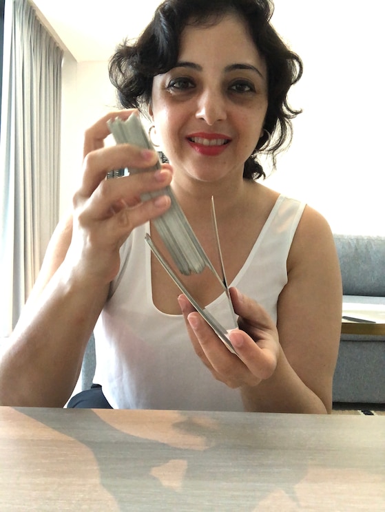 Show full-screen, host-provided image