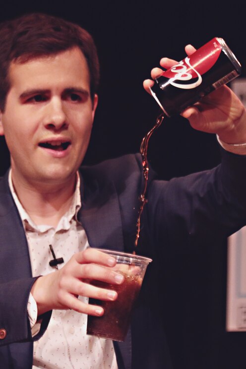 Show full-screen, host-provided image