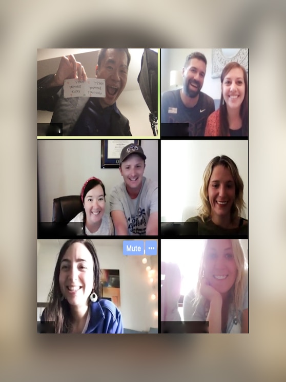 Show full-screen, host-provided image