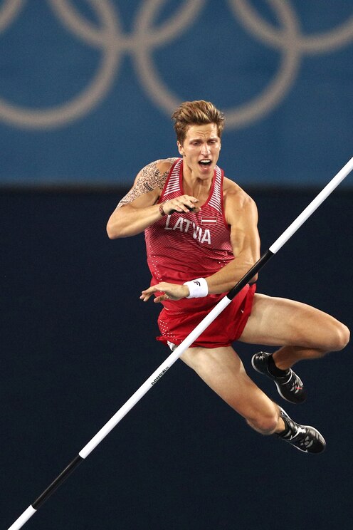 Show full-screen, host-provided image