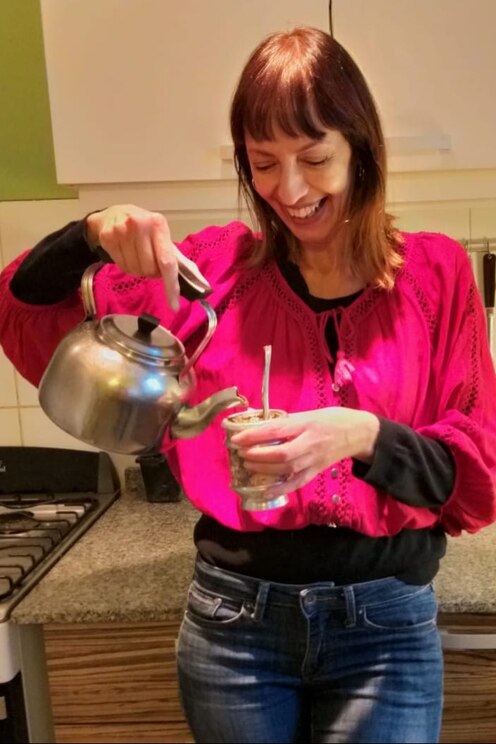 Show full-screen, host-provided image