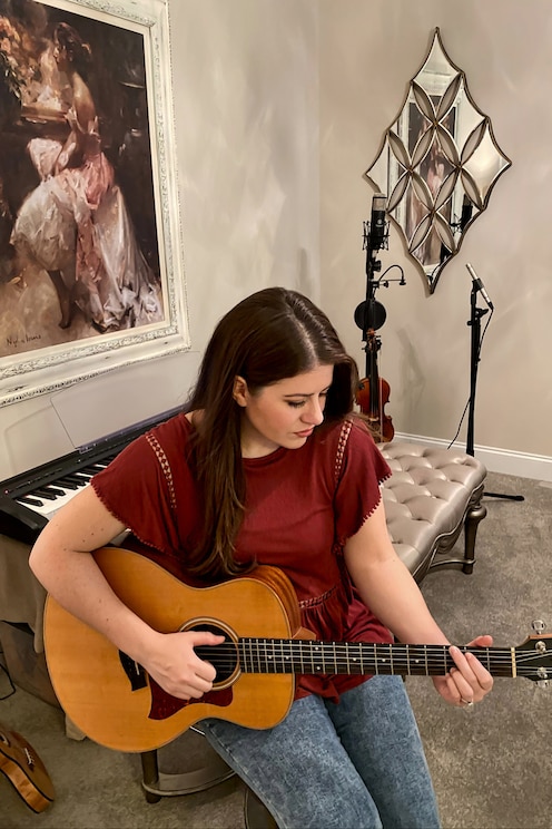 Show full-screen, host-provided image