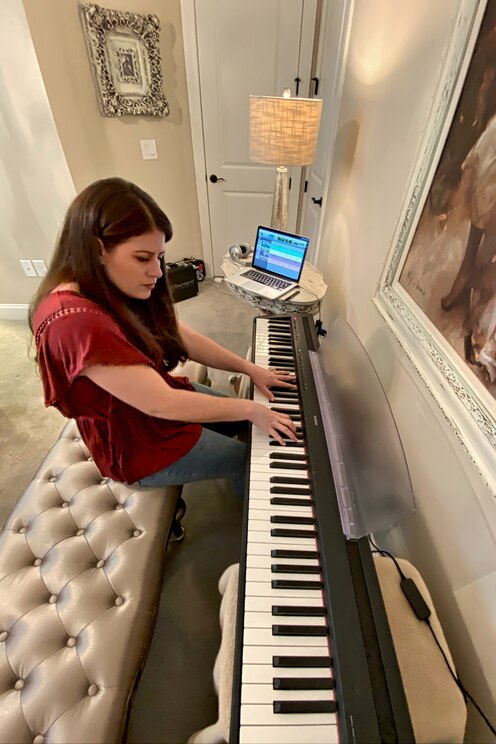 Show full-screen, host-provided image