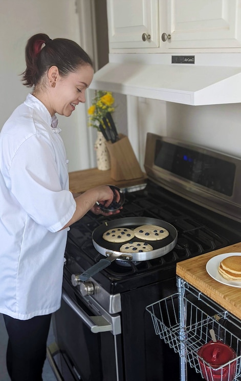 Show full-screen, host-provided image