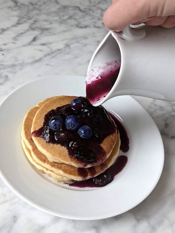 Show full-screen, host-provided image