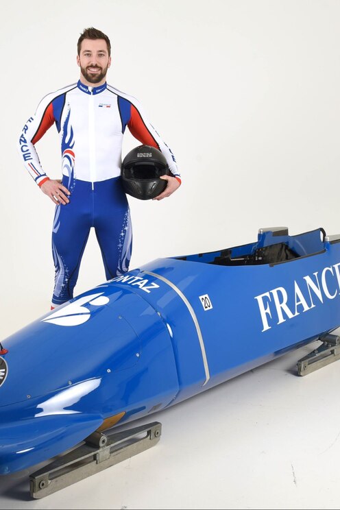 Show full-screen, host-provided image