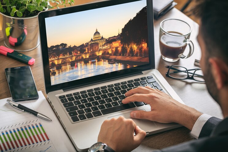 Show full-screen, host-provided image