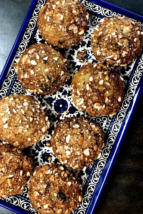 Show full-screen, host-provided image