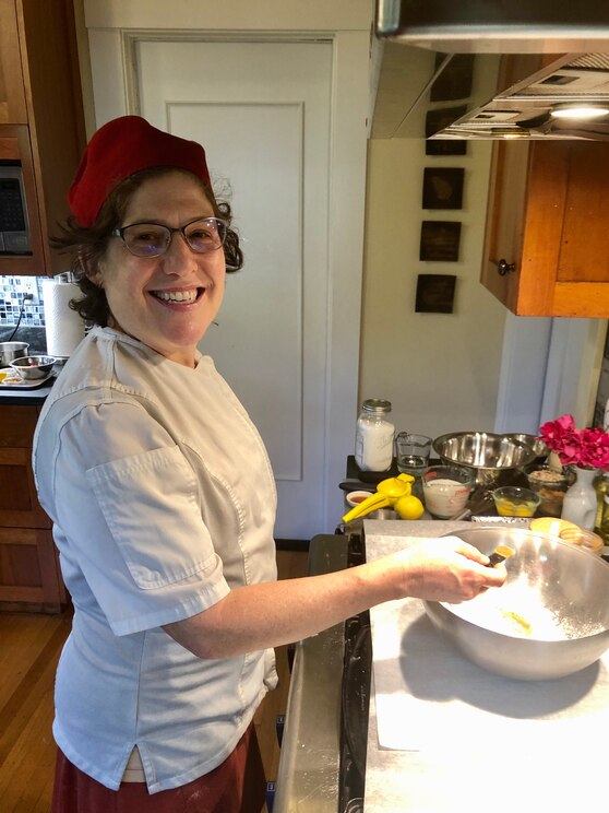 Show full-screen, host-provided image