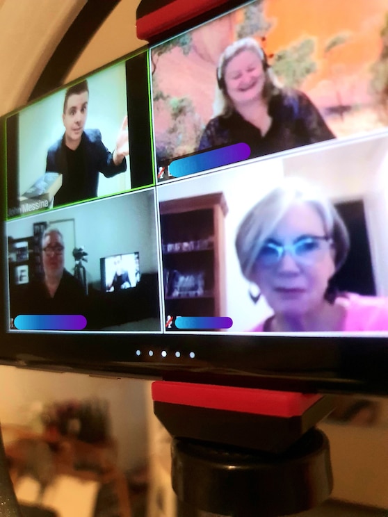 Show full-screen, host-provided image