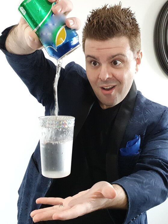 Show full-screen, host-provided image