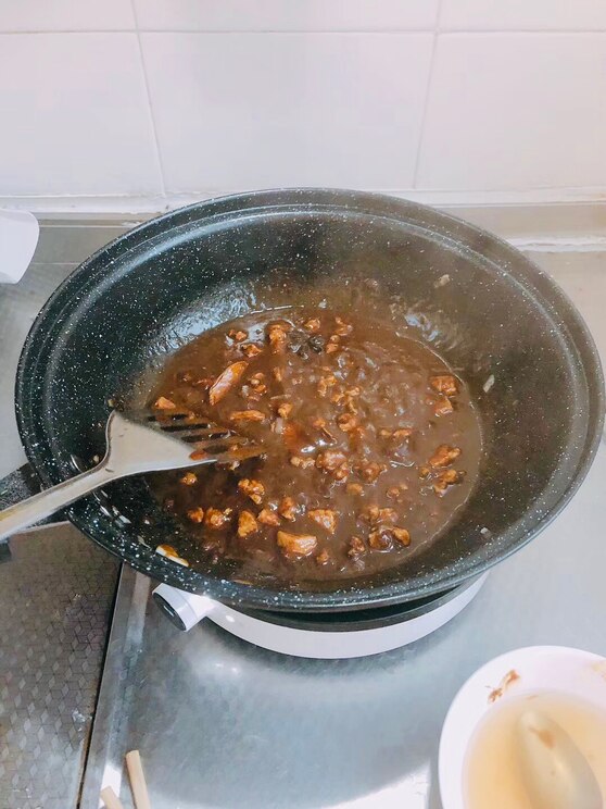 Show full-screen, host-provided image