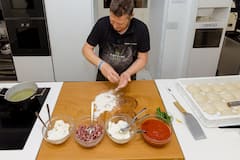 Préparez la pizza margherita et la pizza frite