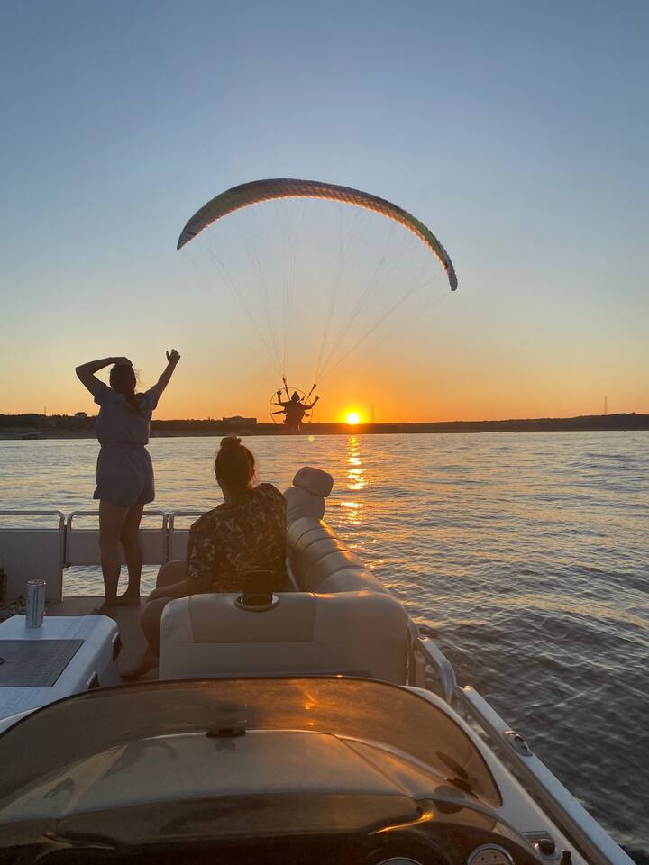 airbnb lake travis yacht