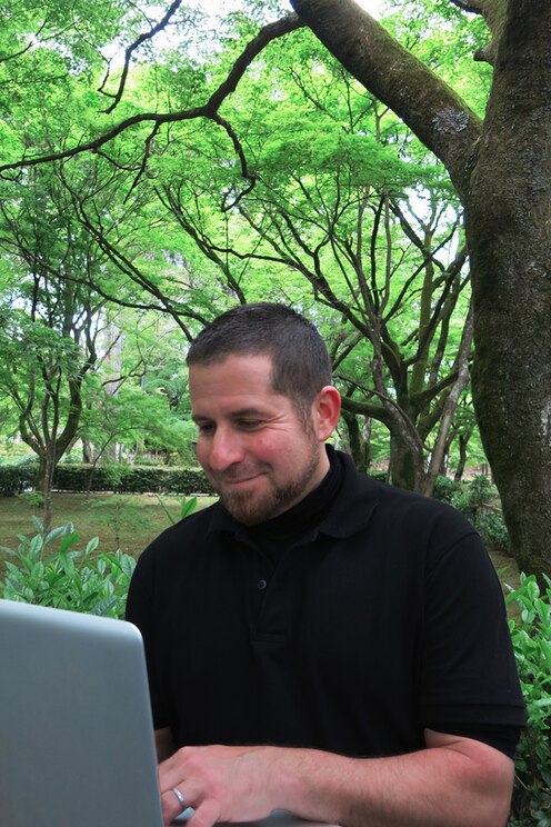 Show full-screen, host-provided image