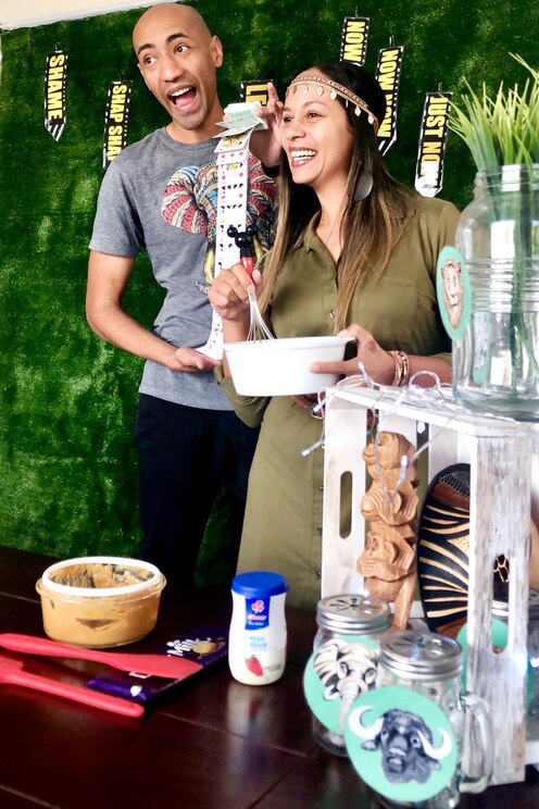 Show full-screen, host-provided image