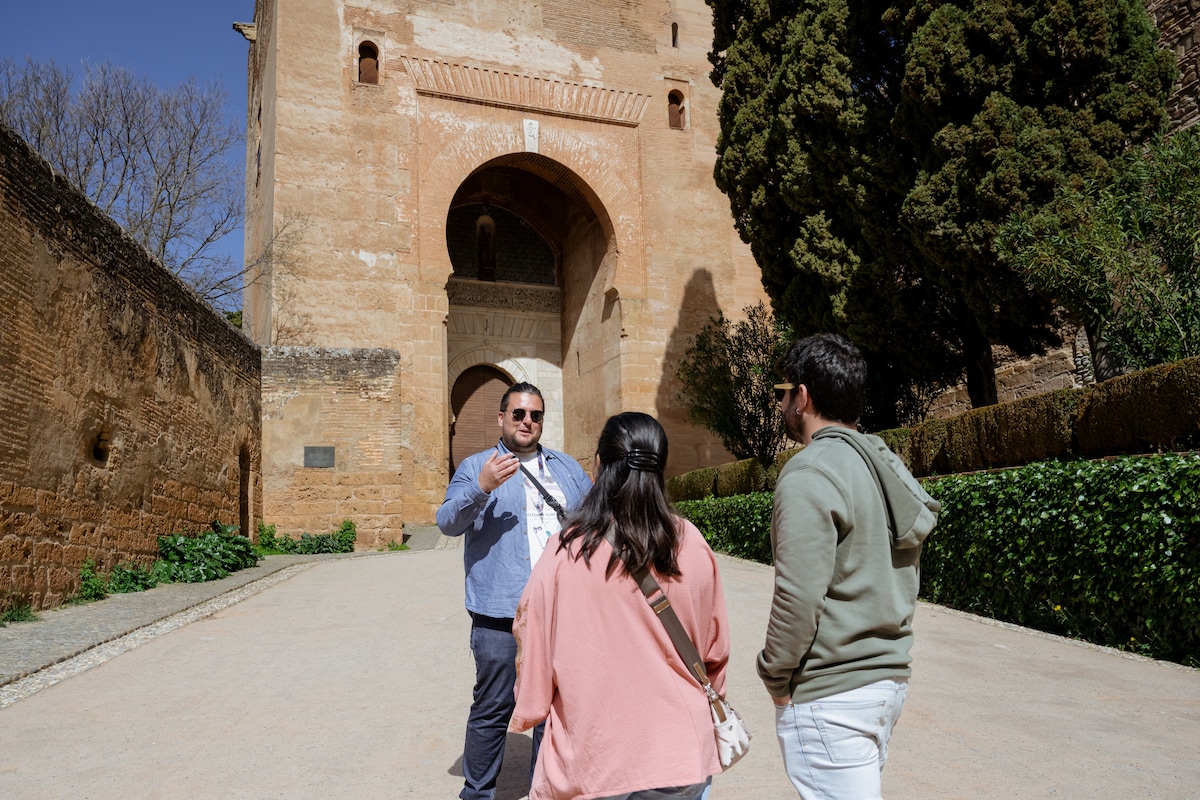 Secrets and Legends of Alhambra-Private experience