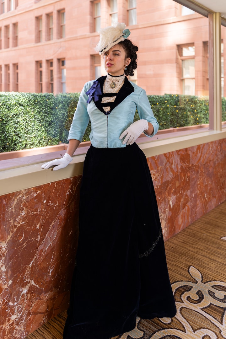 woman in victorian dress Green Tulle Long Prom Dress, Off the Shoulder A-Line Evening Party Dre