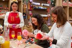 Make a traditional Tocado Sevillano