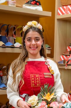 Make a traditional Tocado Sevillano