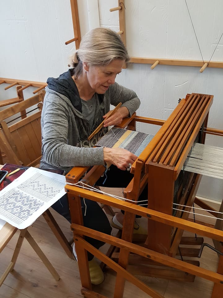 Weaving on a floor loom