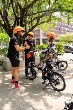 เมเดยินที่สำคัญ: ประวัติศาสตร์และชีวิตท้องถิ่นบนจักรยานไฟฟ้า
