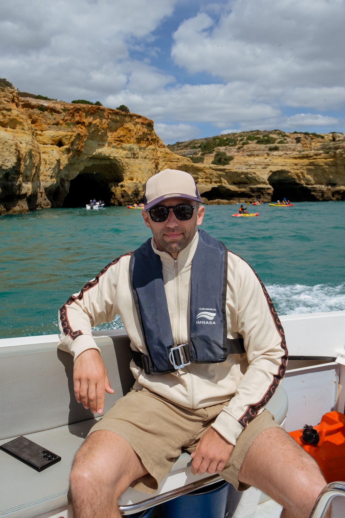 Faites du kayak et explorez la grotte de Benagil