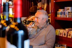 Saborea los vinos de Oporto en una tienda atemporal de Coímbra
