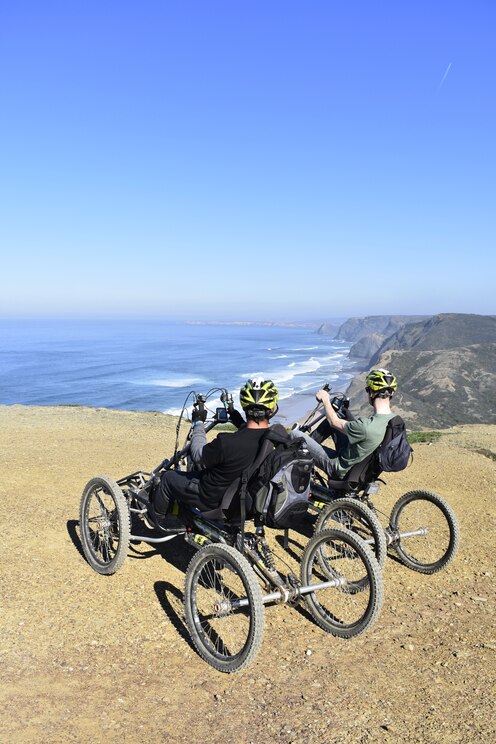 Show full-screen, host-provided image